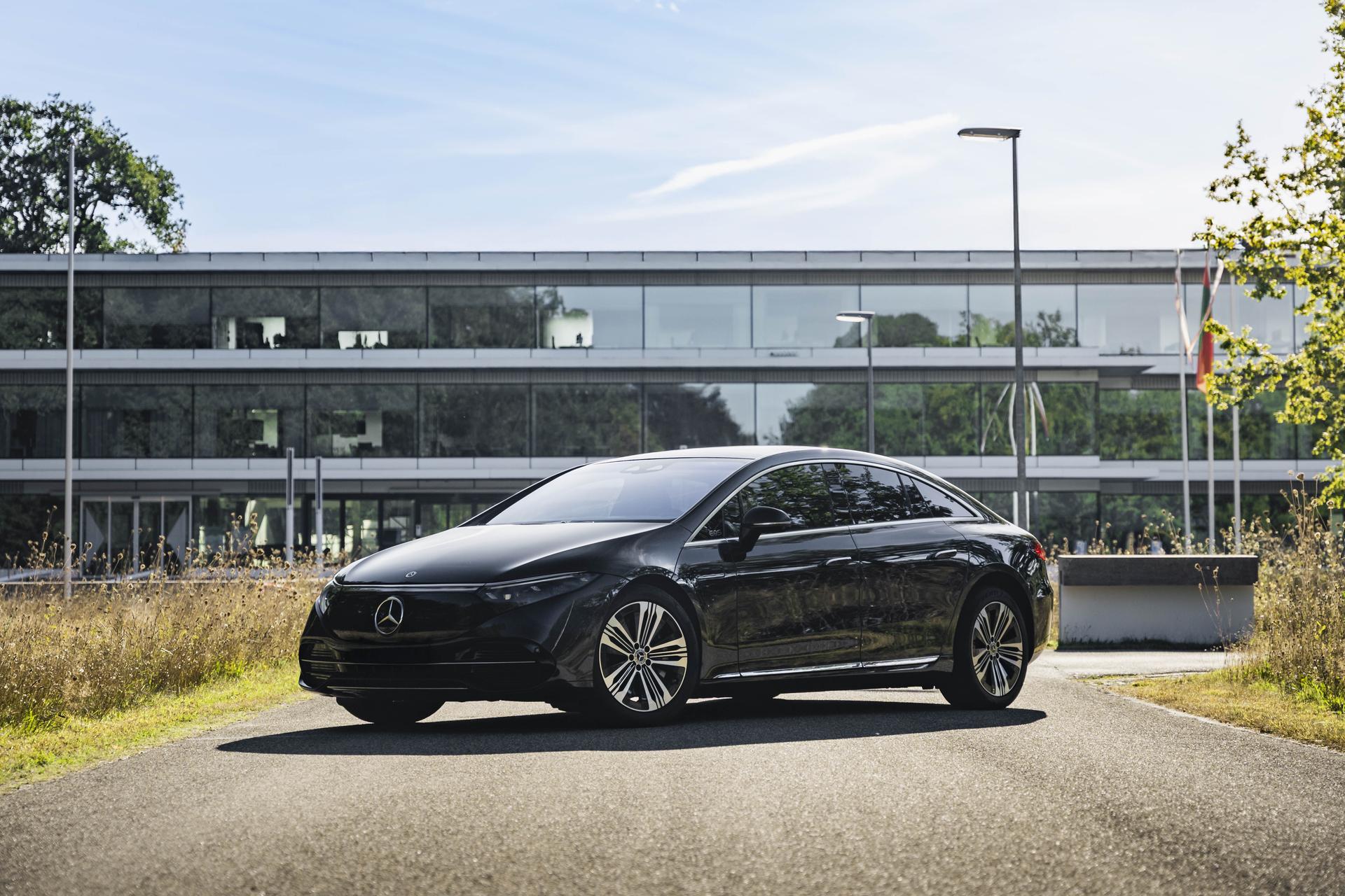 Mercedes-Benz EQS 450+ 1